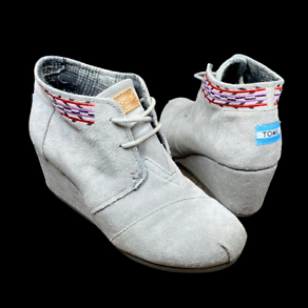TOMS Gray Suede Women’s Shoes Desert Wedge Bootie Embroidered Design - Size 8.5